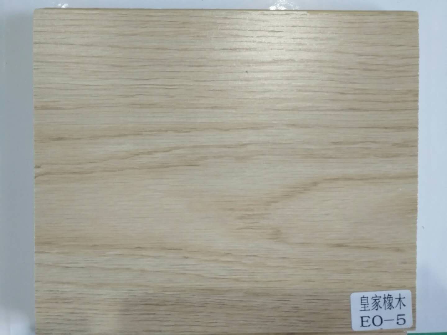 新結(jié)構(gòu)三層實(shí)木地板